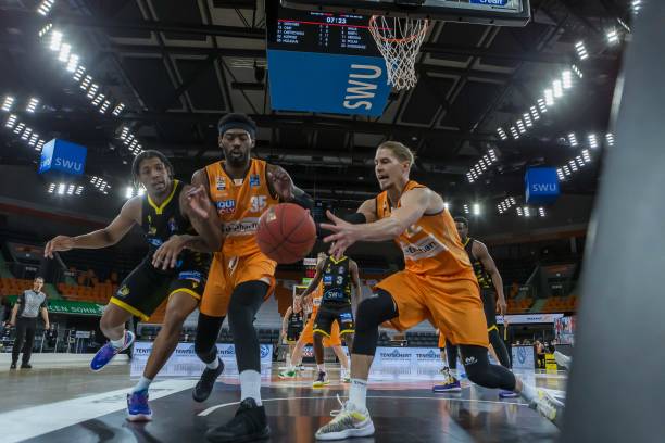 乐之间的平 乐之间的平