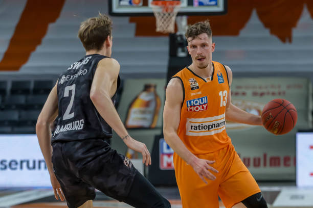 月的激烈角 月的激烈角