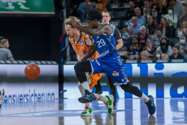 多达12次 多达12次